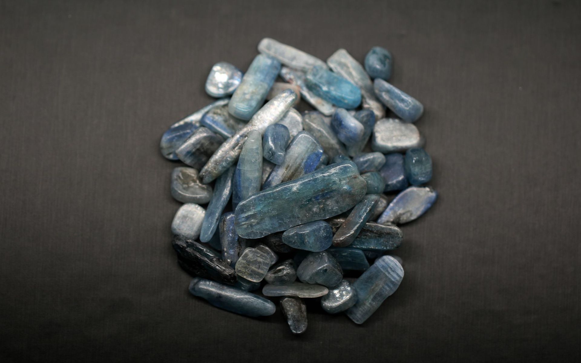 厂家批发定制纯天然蓝晶碎石 鱼缸摆饰装饰花瓶花盆植物工艺品