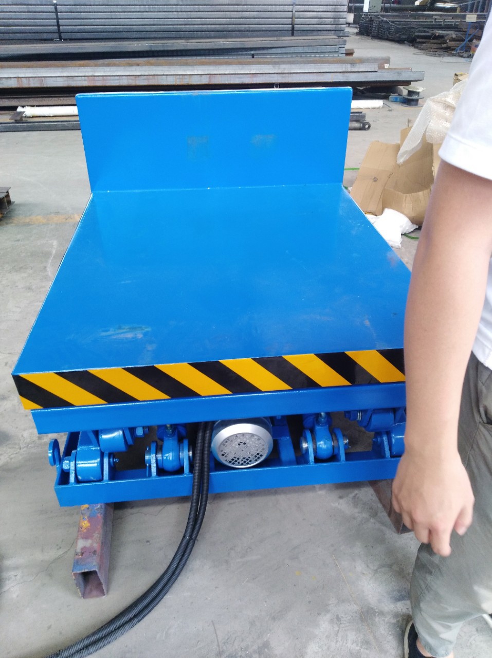 载货升降翻转平台电动液压升降机厂家固定剪叉翻转升降平台