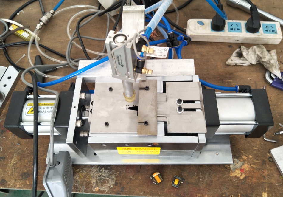 带压成型双气缸切脚机磁环电感共模电感气动切脚机电子零件切脚机
