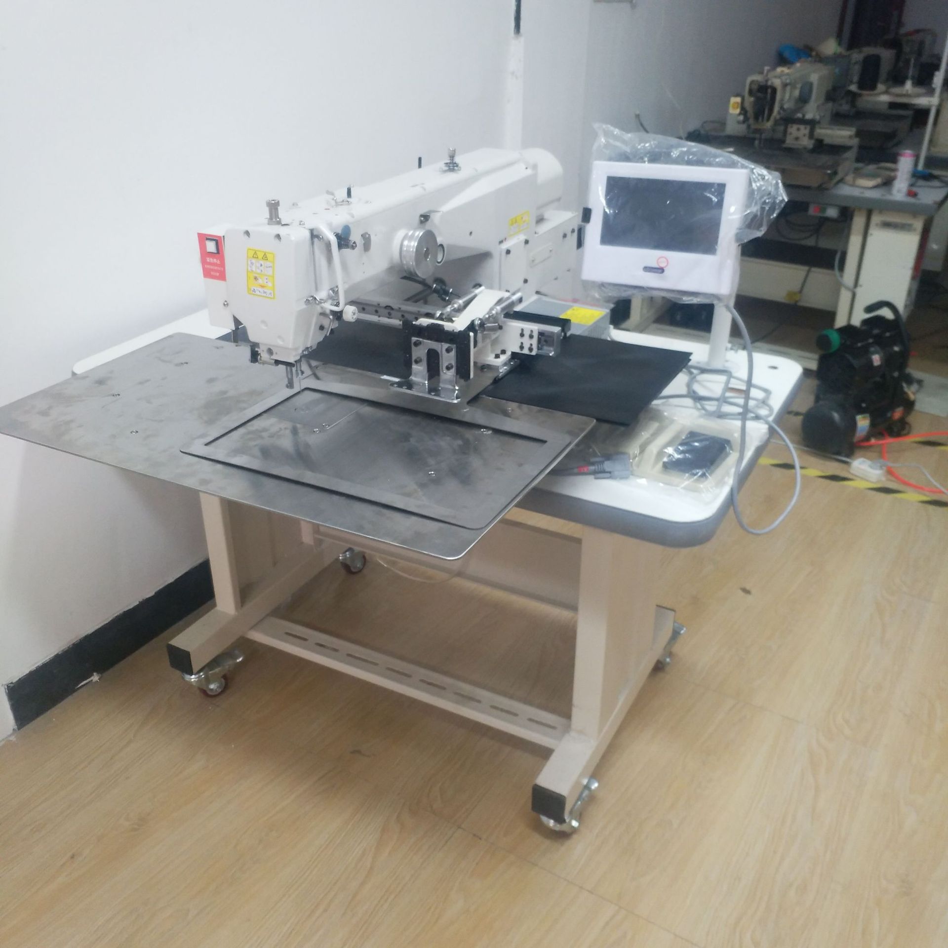 电子花样缝纫机