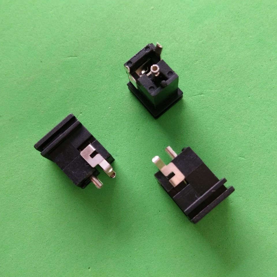 供应dc插件式电源插座dc-039a 180度立式插脚带定位柱充电插座-阿里巴