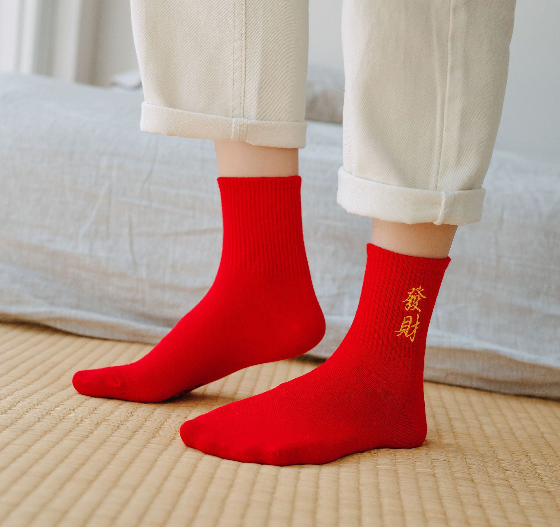 牛年过年新年本命年结婚大红袜子棉质刺绣男女情侣袜红包袜踩小人