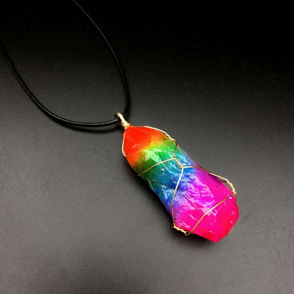 跨境热卖七彩电镀染色水晶原石不规则长条吊坠水晶吊坠多色毛衣链