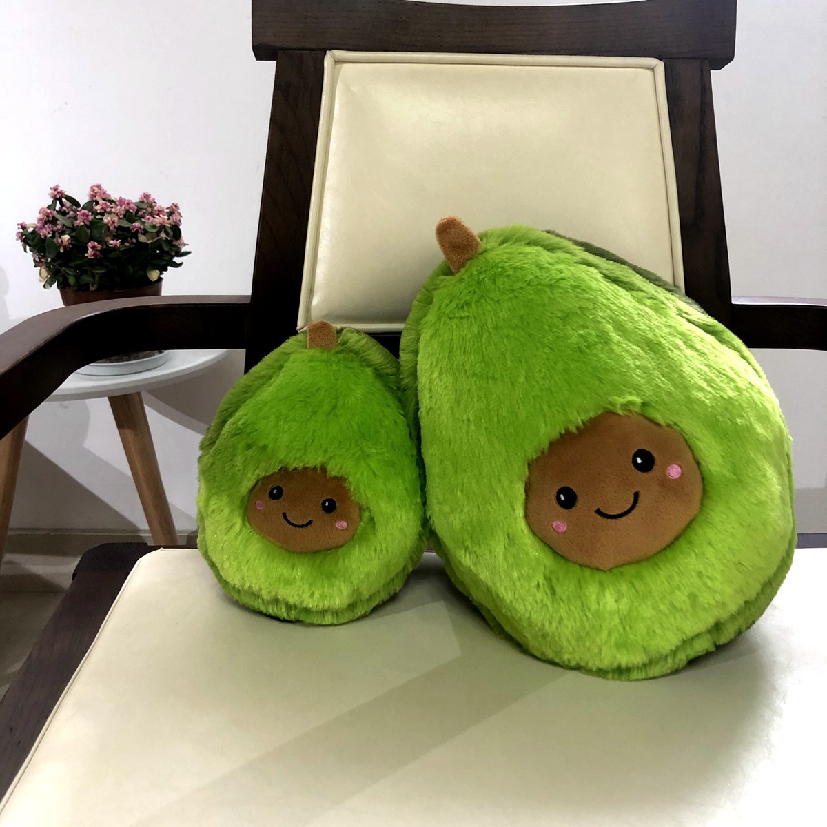 跨境毛绒玩具牛油果抱枕植物水果公仔午睡趴枕靠垫装饰摆件可定制