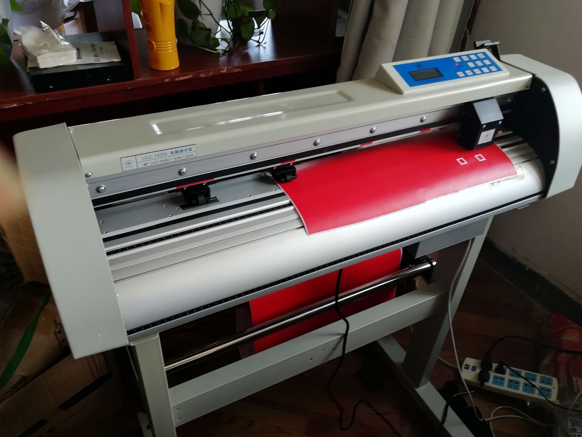 墙贴行业汽车贴纸行业专用电脑刻字机