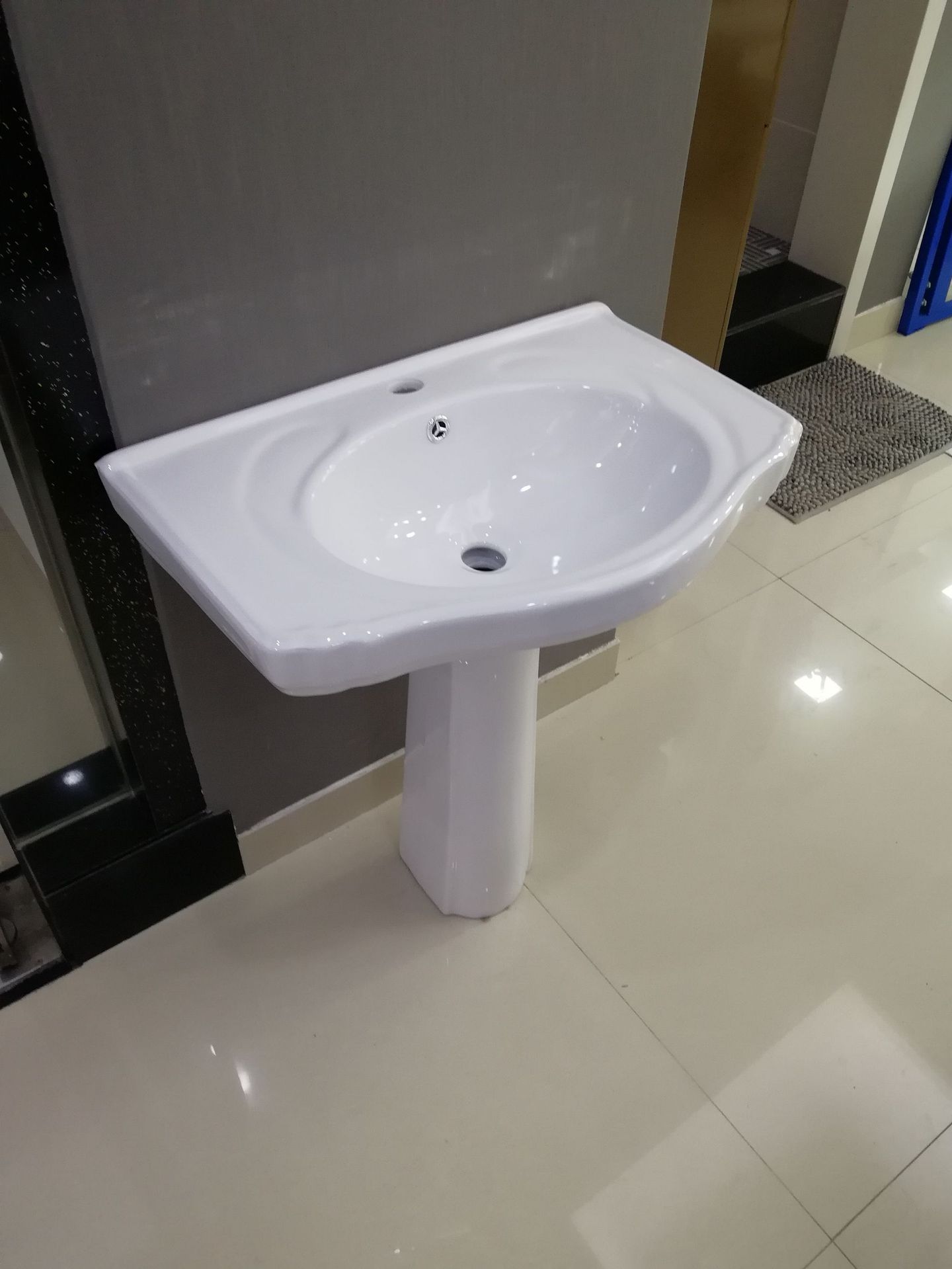 家用立柱盆厂家专供工地工程酒店通用洗手盆便宜60连板陶瓷盆单孔