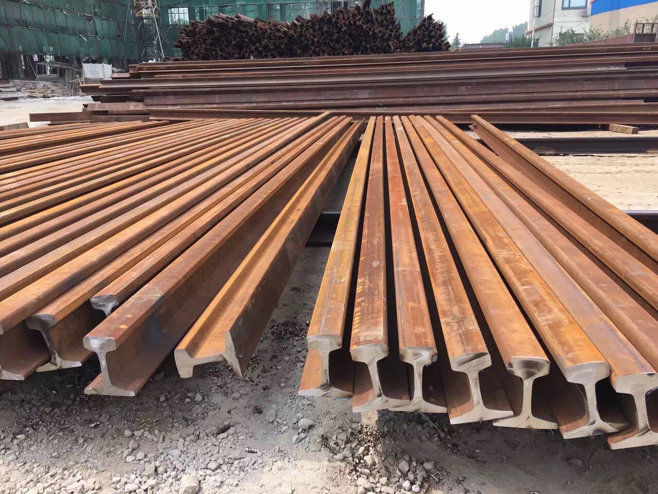 供应轻轨 重轨 起重轨 再用轨 异型轨 护轮轨 可加工各种异型钢轨