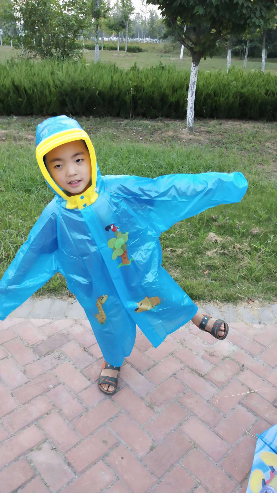 保护神儿童雨衣小学生书包位宝宝充气帽檐卡通男女童加大小孩雨披
