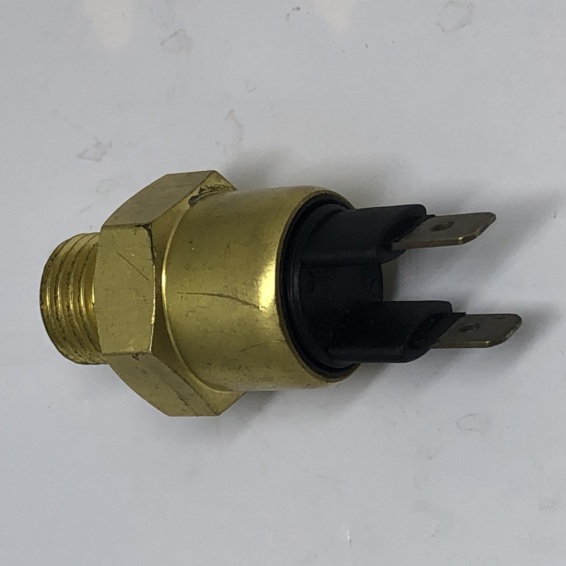 水箱散热器风扇温控开关温度开关适用于奔驰 0065457124