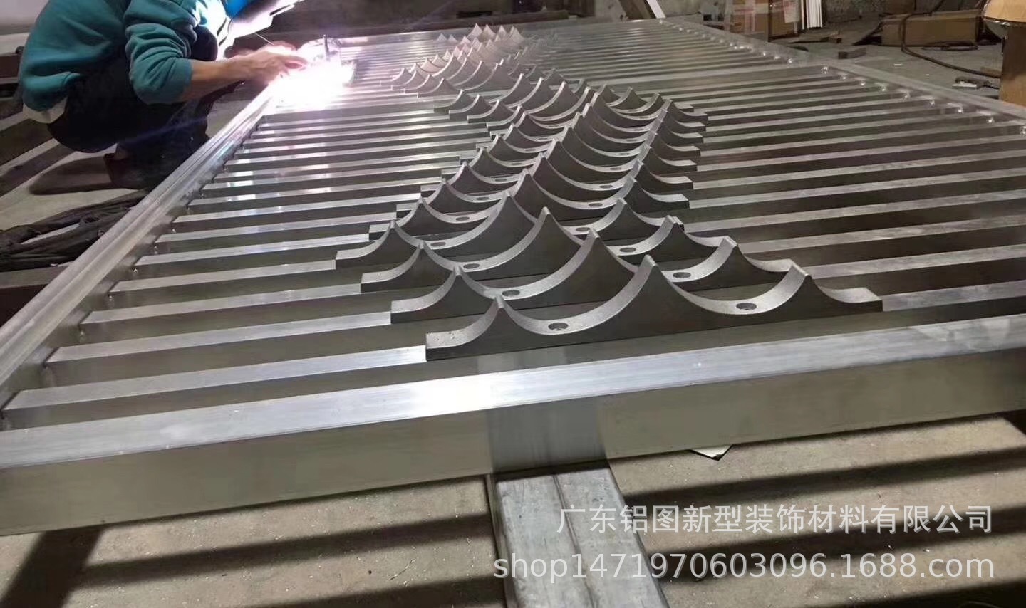 酒店门头造型铝方通 厂家直销 商场墙面弧形铝方通 山水画铝方管