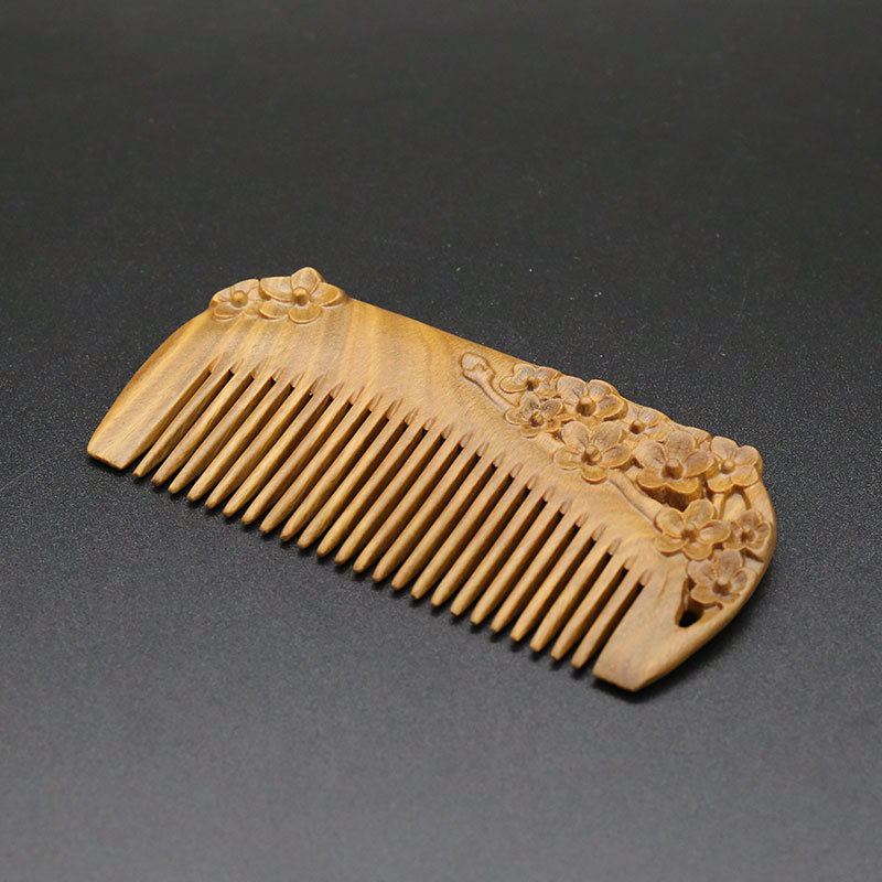 雕刻绿檀木精美梅花梳子批发按摩宽齿木梳厂家促销价天然桃木梳-阿里