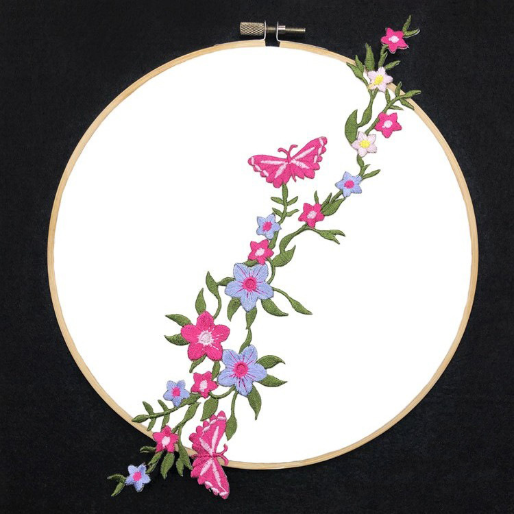 蝴蝶绣花牛仔外套