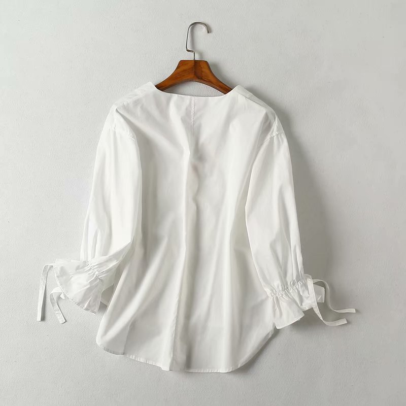 批发2019夏秋新品欧美风女装宽松v领花苞袖棉衬衫
