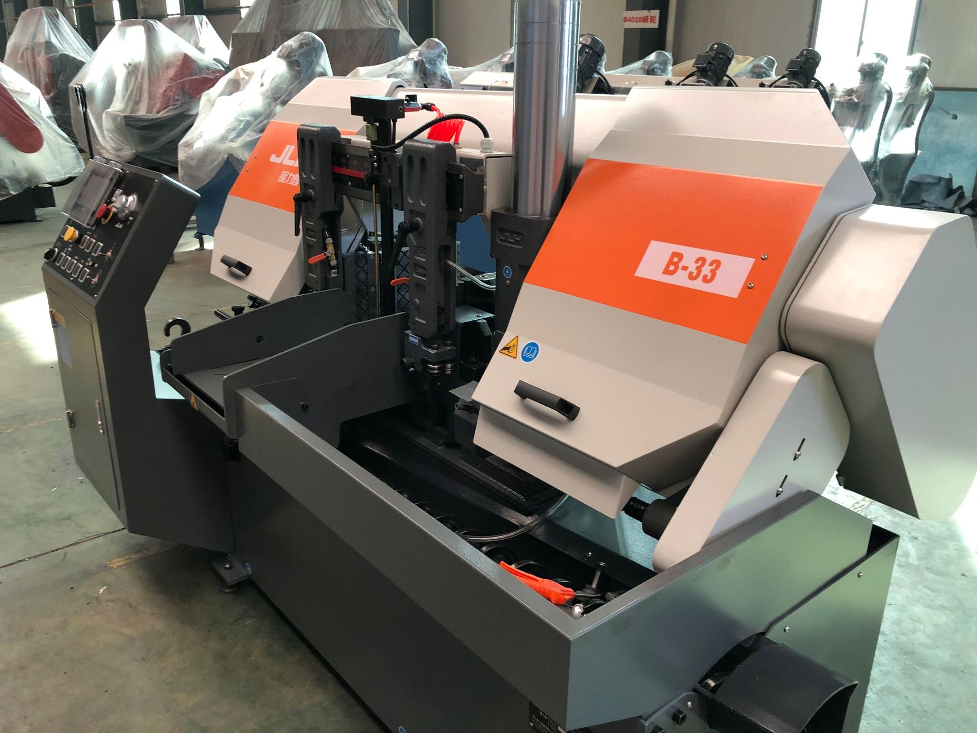 锯力煌b33数控全自动带锯床高速智能带锯床液压带锯床双柱带锯床