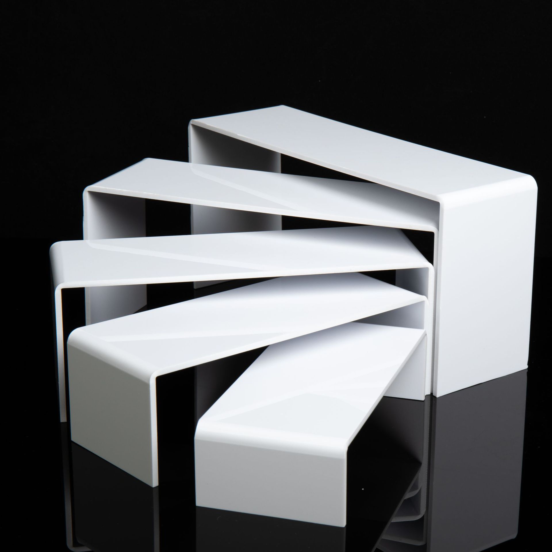 亚克力u型公仔玩具展示架钱包箱包陈列展示台化妆品珠宝摆放台