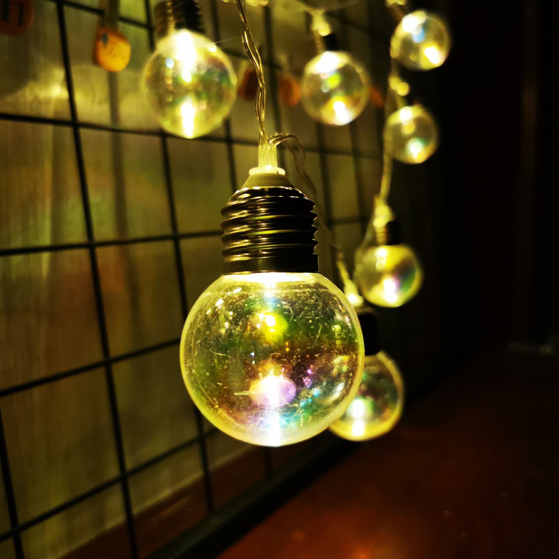 厂家直销新款led圣诞节灯串七彩灯泡螺帽彩灯节日房间室外装饰灯