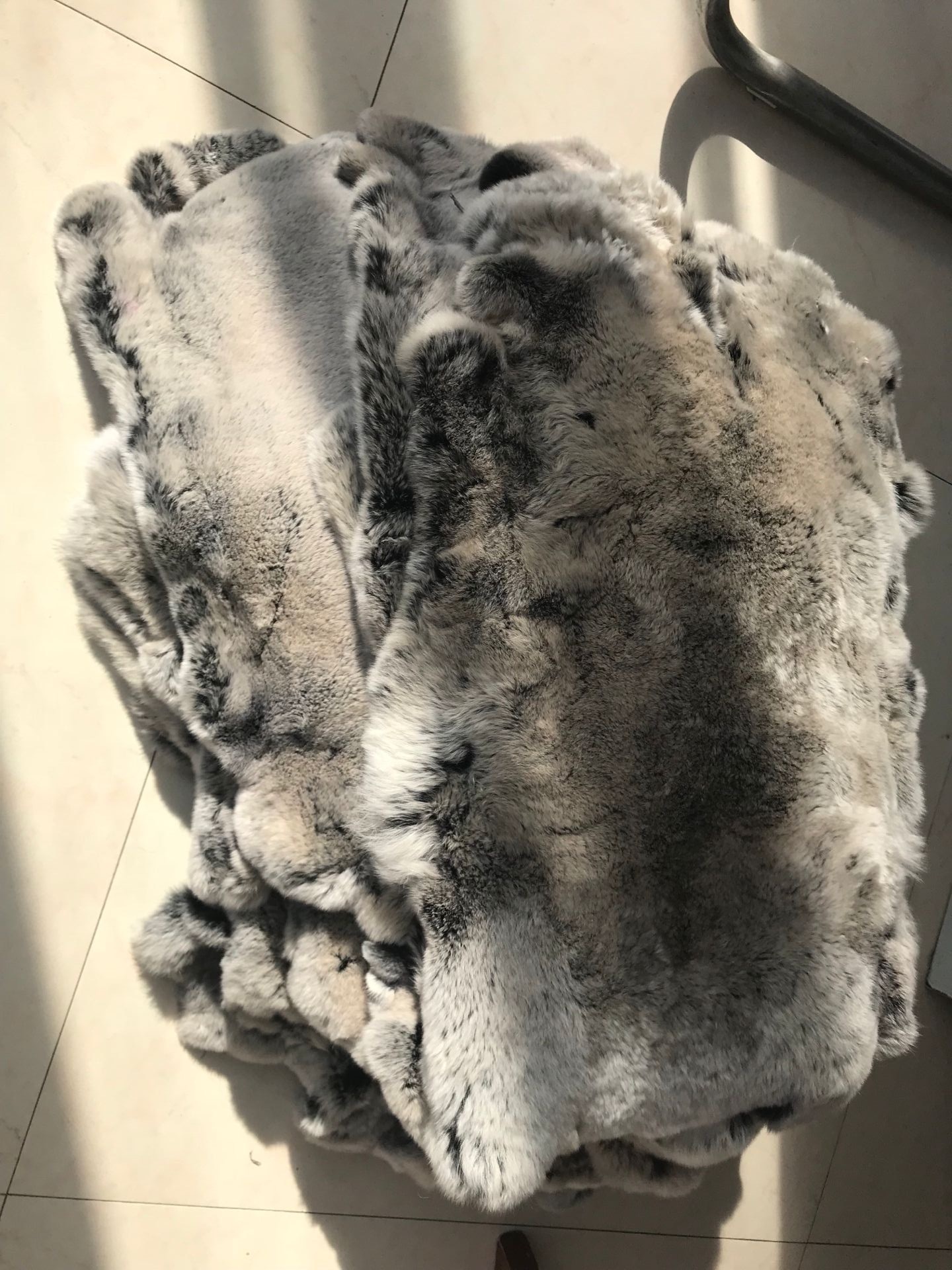 厂家直销整张獭兔皮 熟兔皮可定制染色青紫蓝獭兔皮