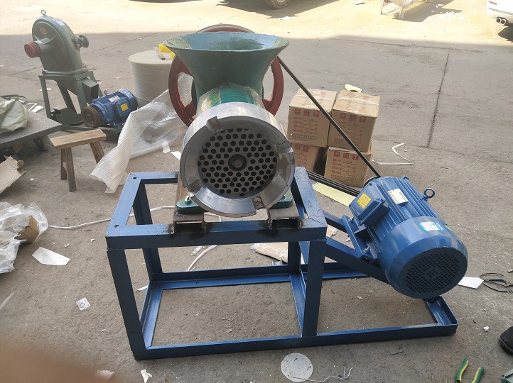 82型号商用电动绞肉机 大型碎猪骨头机 绞鸡骨架 绞辣椒 绞冻肉