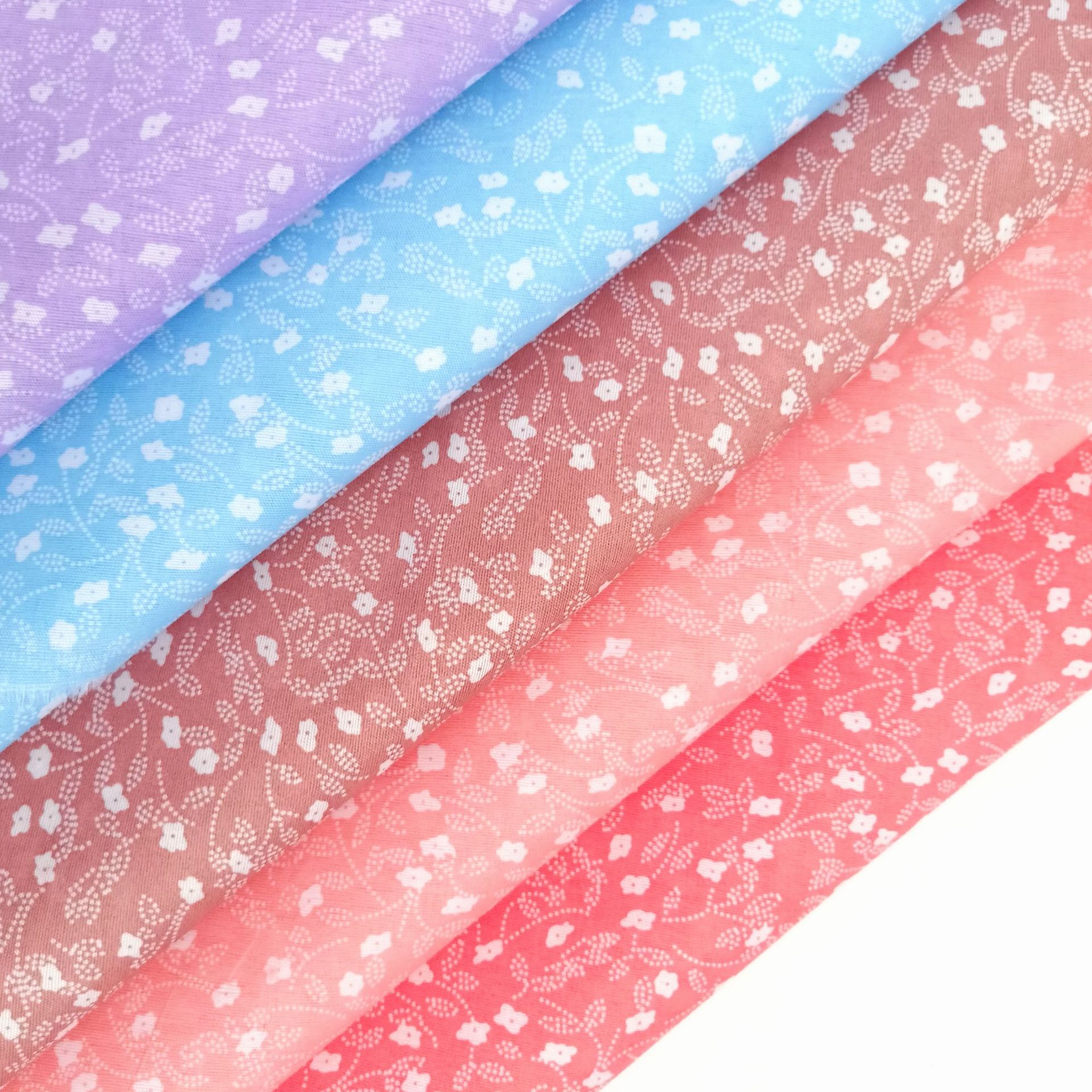 一花多色涤纶春亚纺印花布 全涤布料 装饰布工艺品里布帽子布现货