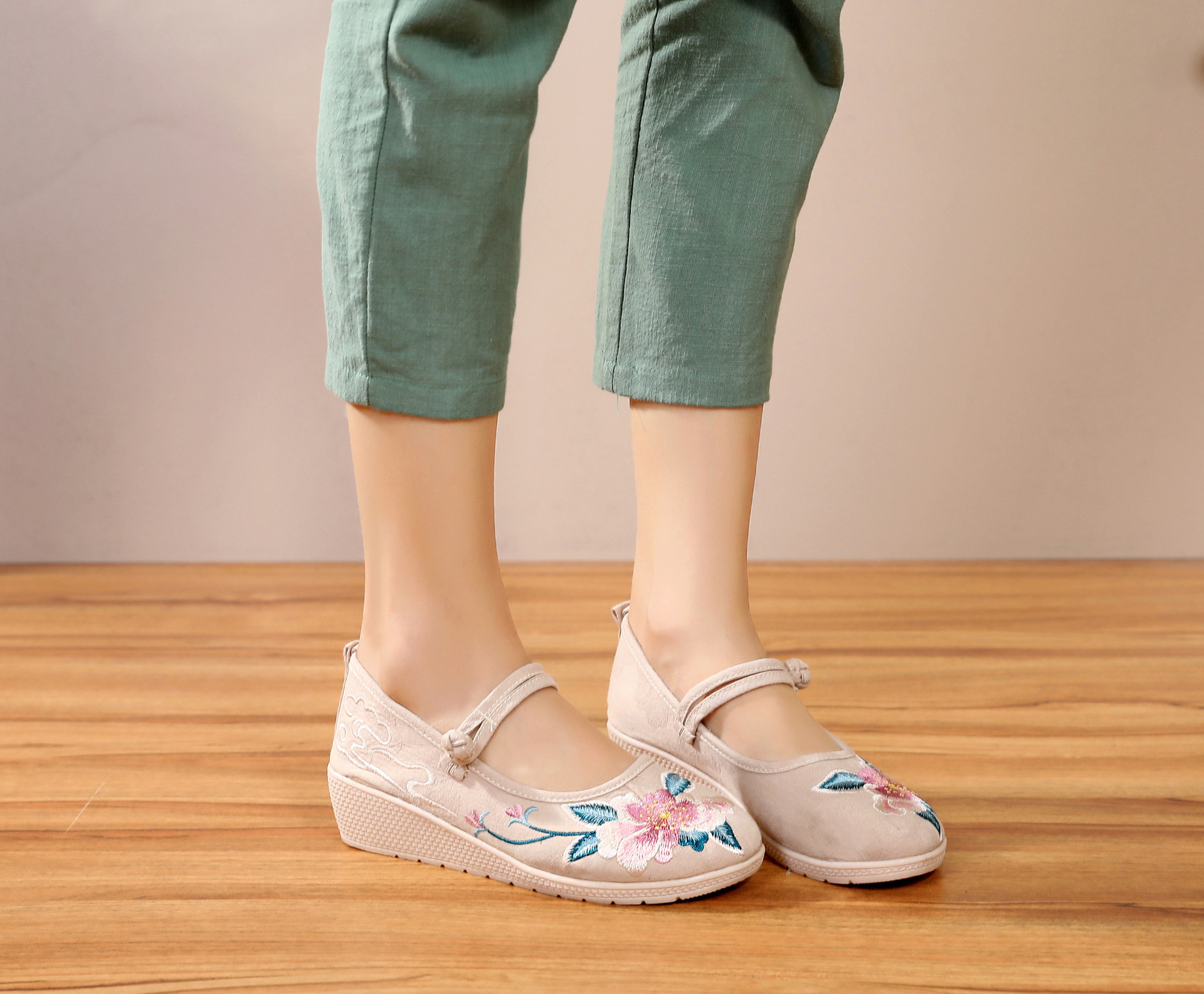 ltx-f-703新款绣花老北京布鞋tzf