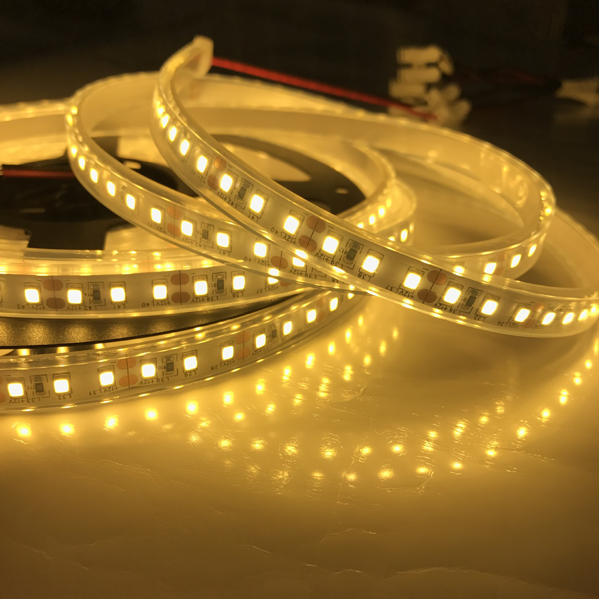 led灯带 2835金黄光2000k黄光 家装广告灯箱硅胶灌胶防水橱柜灯条