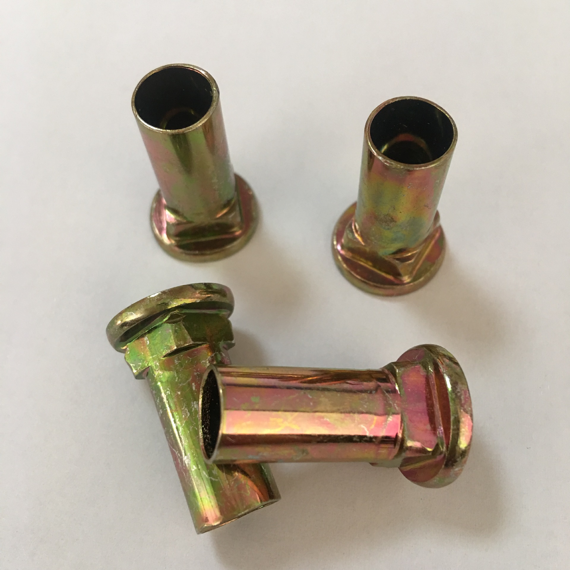 广州市宏茂五金五金制品有限公司 10年专注生产抽芯铆钉,铆螺母,pem压