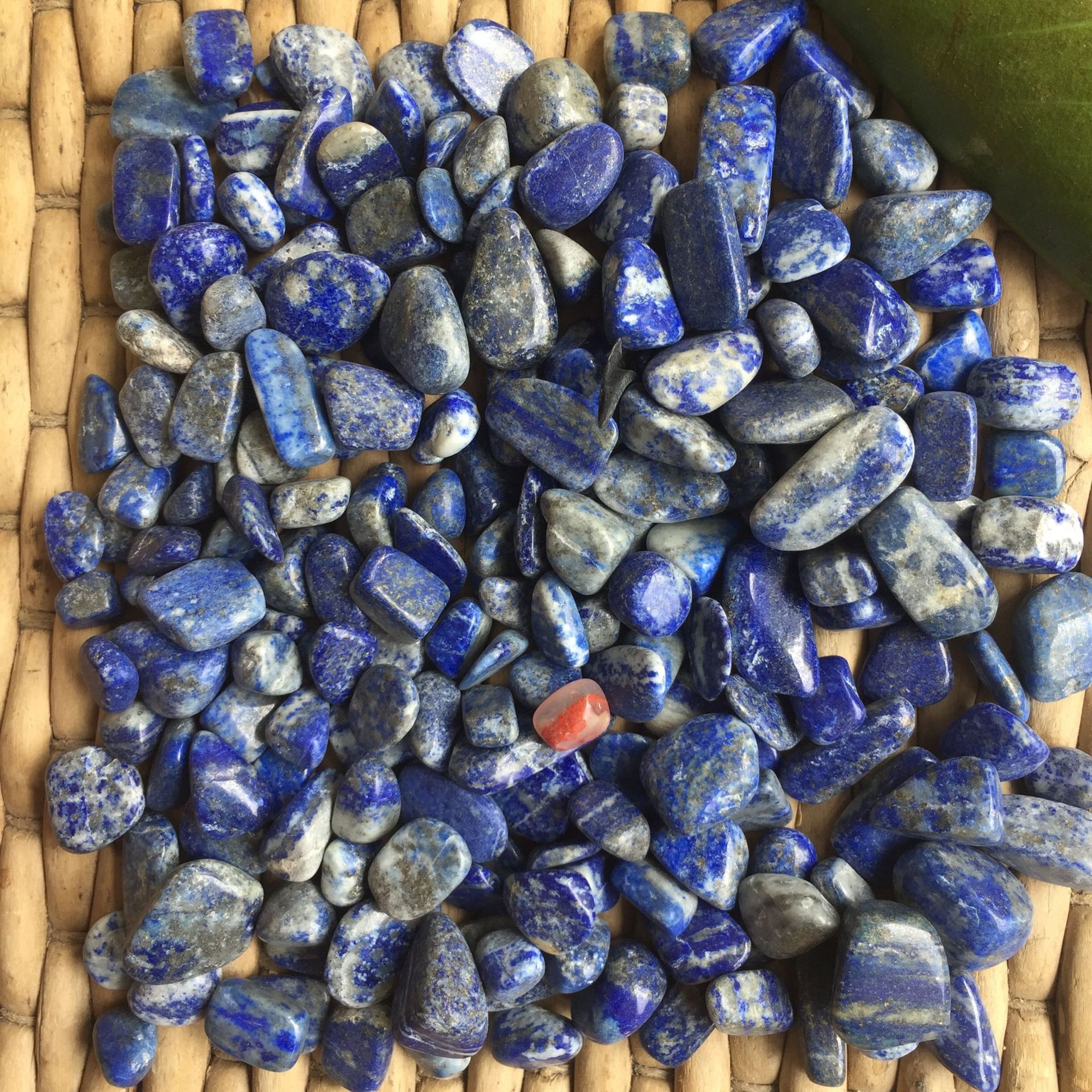 天然青金石原石碎石 鱼缸造景 水晶消磁工艺品 厂家直销