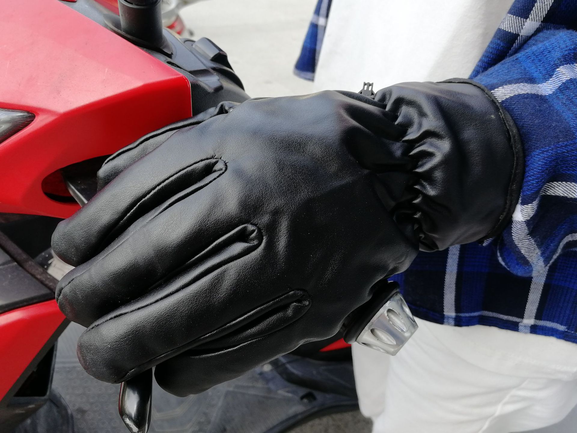 电动车充电加热保暖防寒男士pu皮革手套