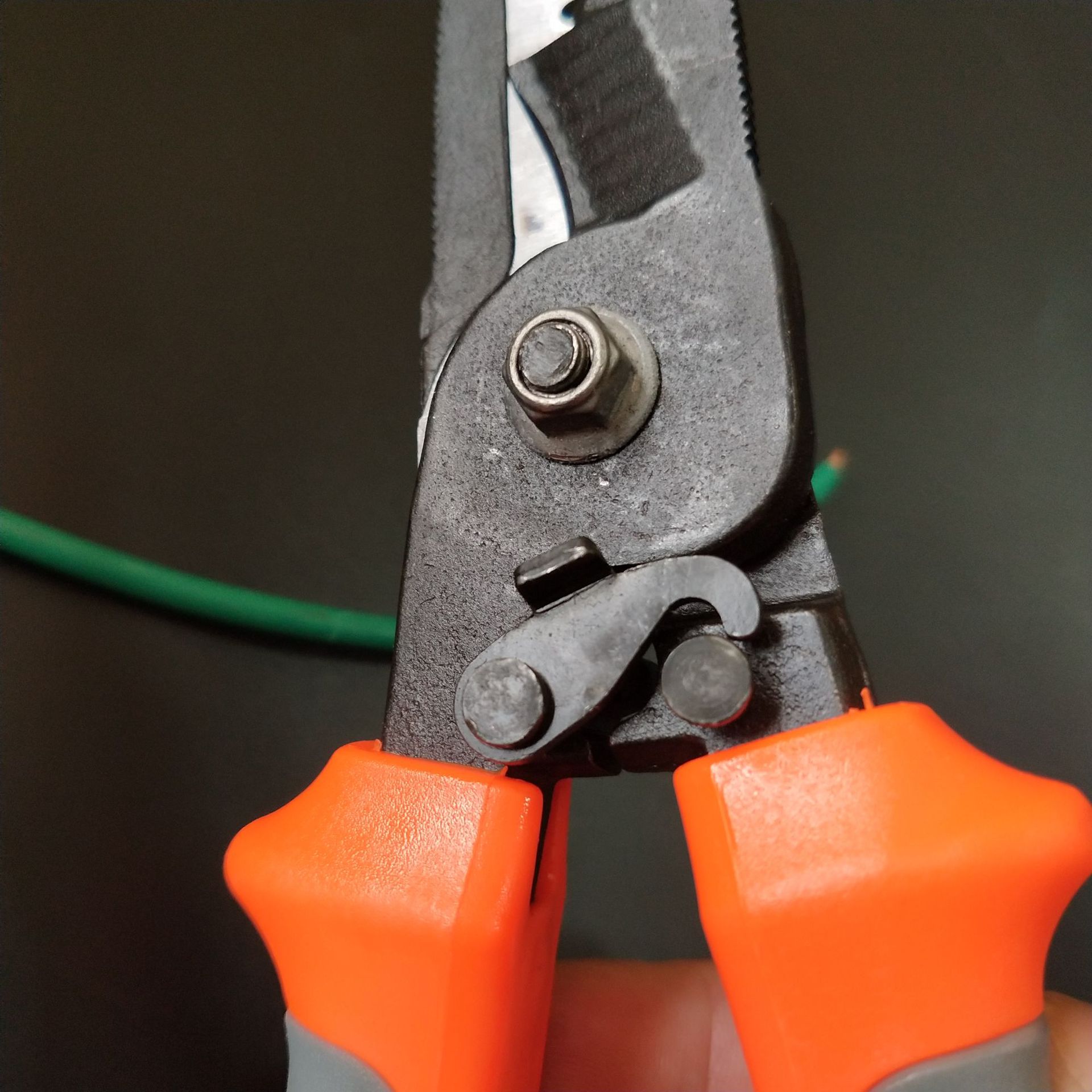 六合一电工剥线钳多功能8寸铬钒钢制手动压线切线钳厂家直销