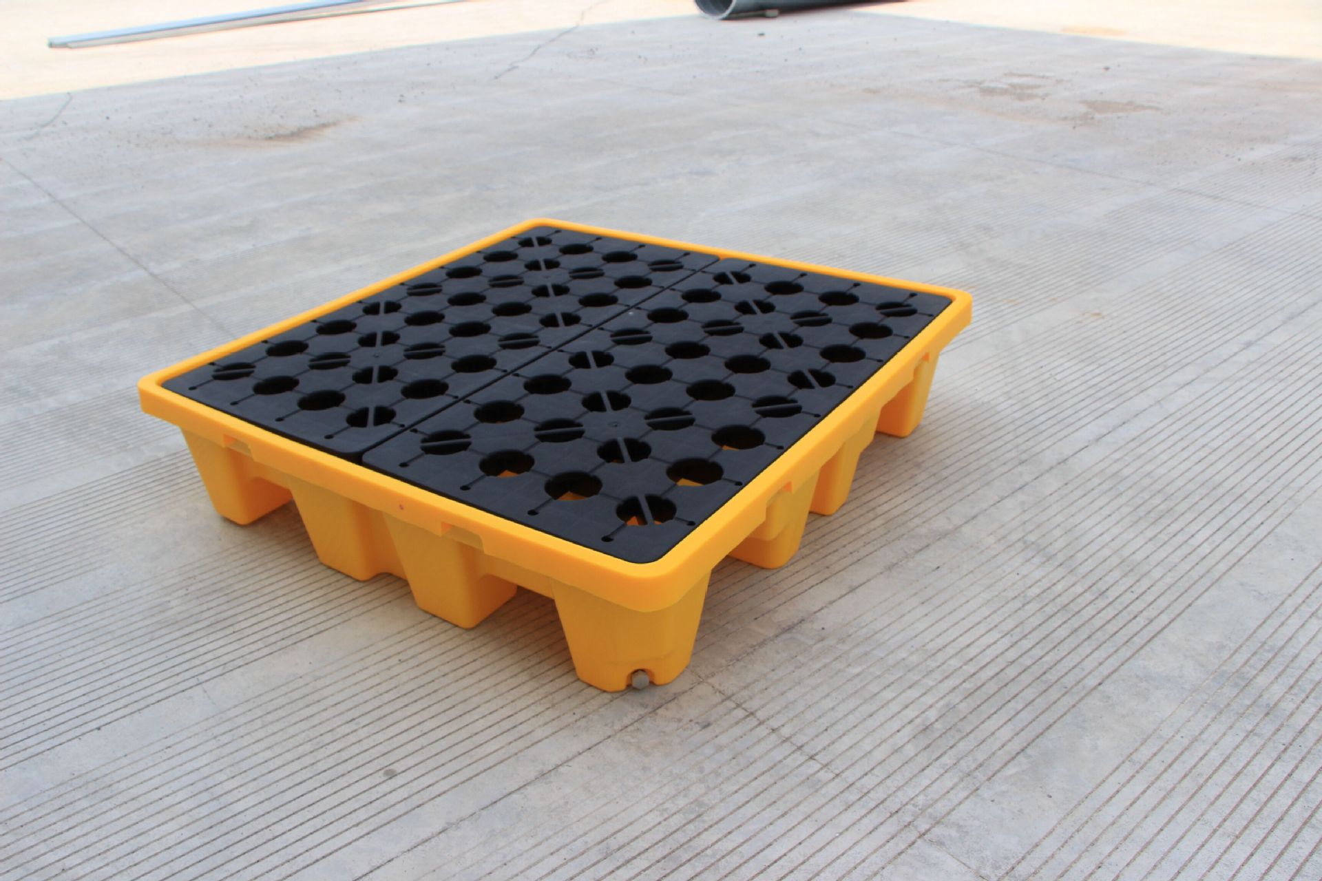 加厚防泄漏卡板油桶危化品盛漏容器防渗漏塑料卡板4桶装200升容量