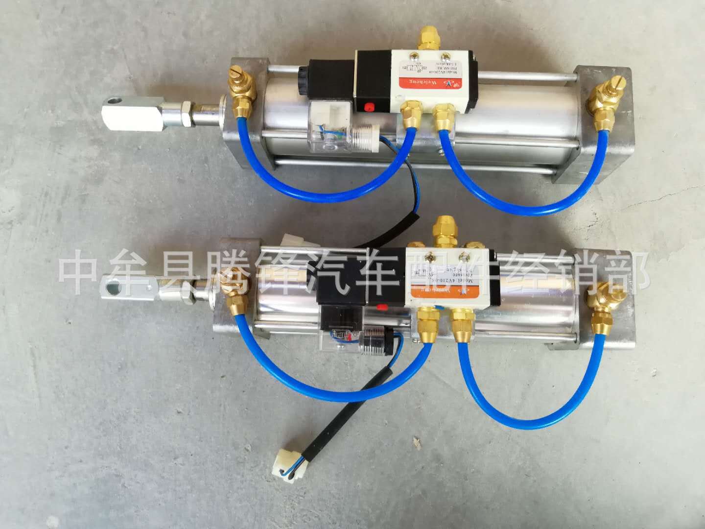 适用于东风超龙莲花少林校车中巴车客车折叠门泵mb50*170门泵总成