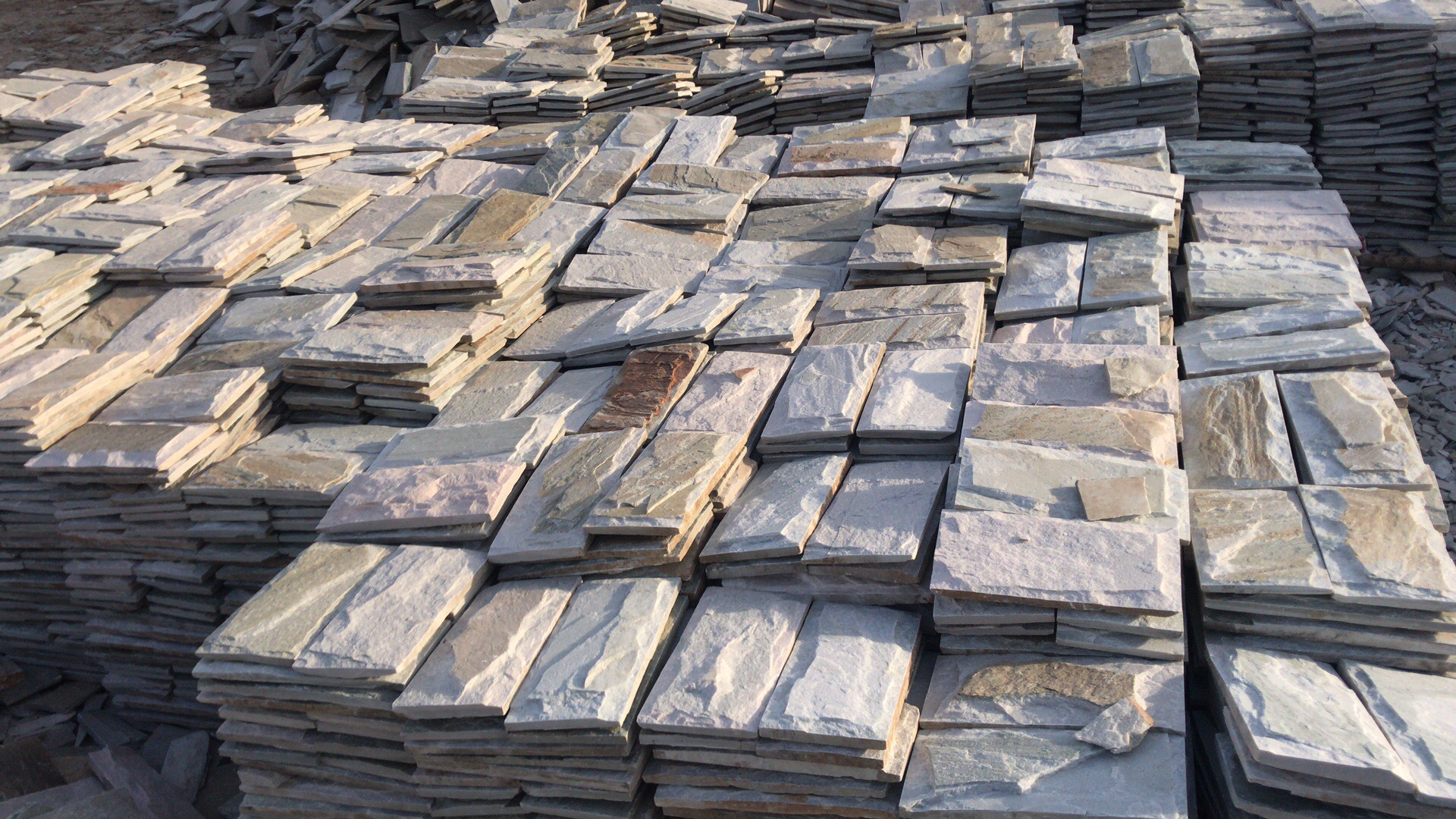 浴室泳池黄木纹蘑菇面开槽文化石 园林公园外墙凸面蘑菇文化石