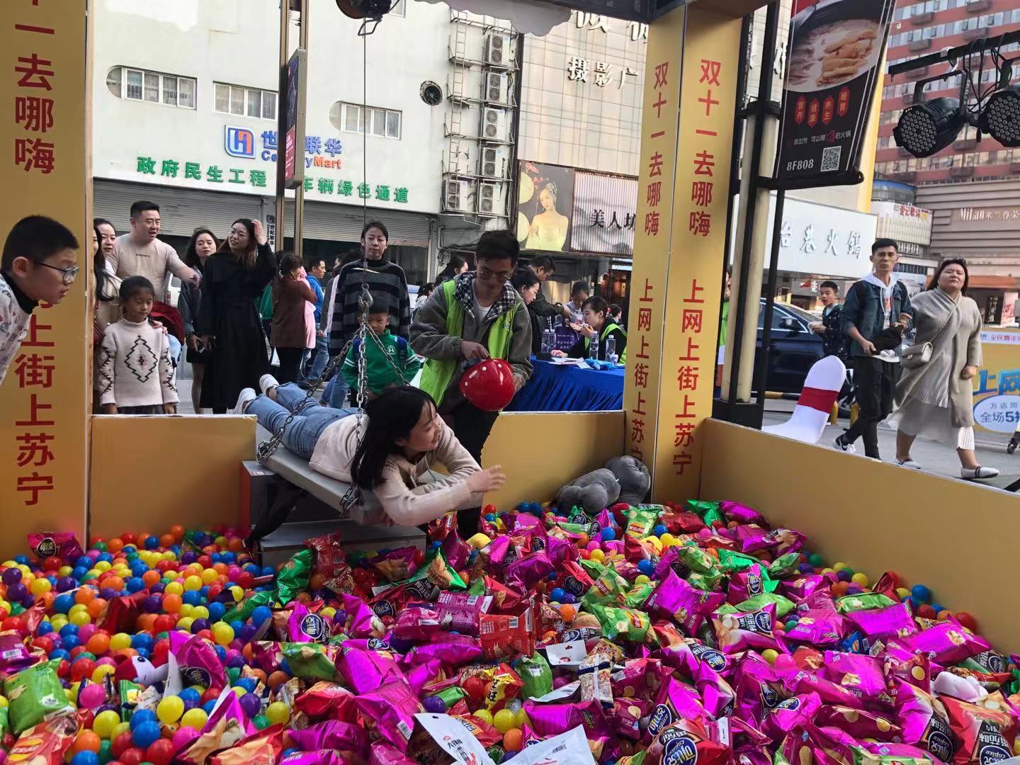 杭州真人抓娃娃机楼盘庆典商场开业促销活动游乐设备真人娃娃机