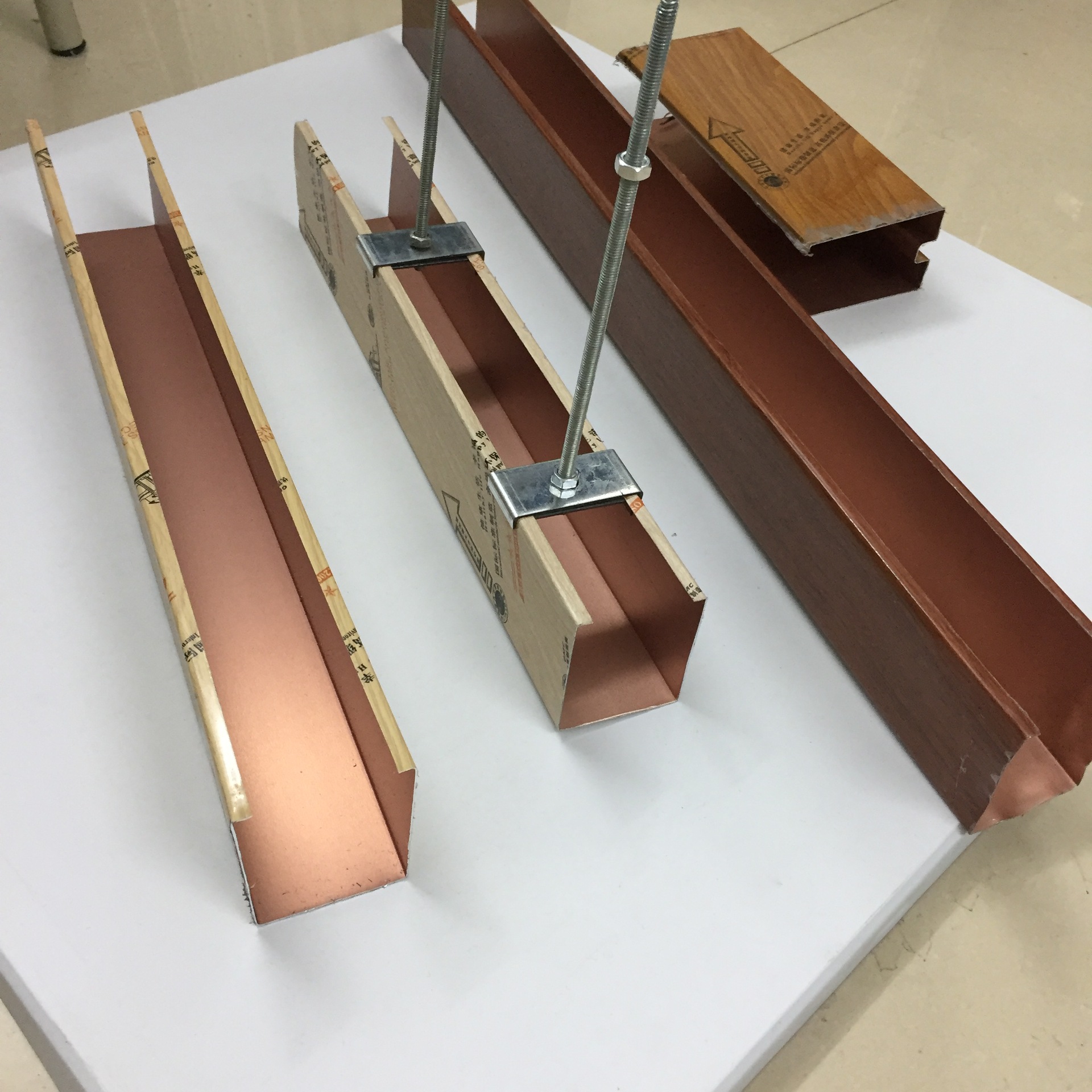 【新品】金广豪工程铝天花 木纹铝方通异型吊装 u型方通隐形吊件