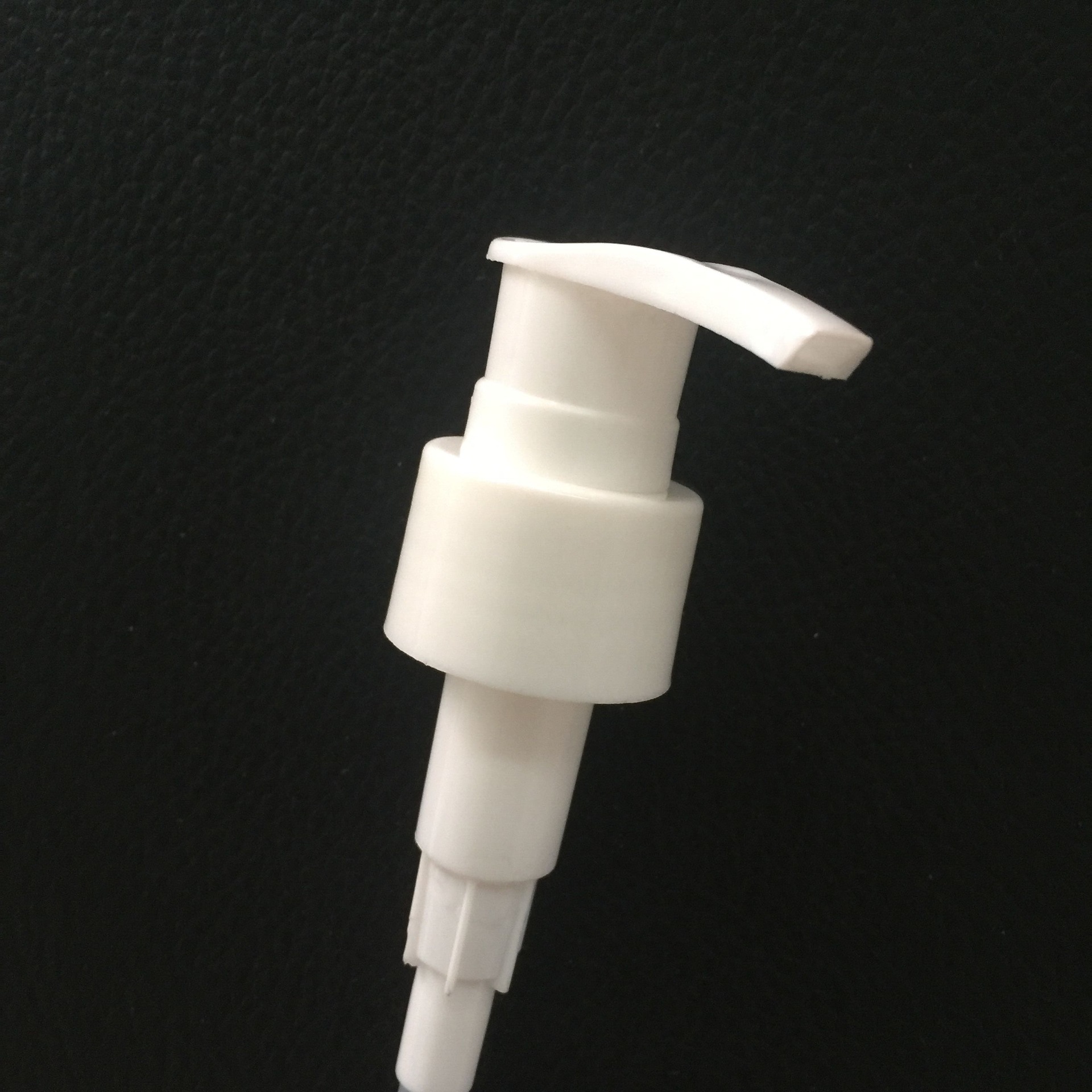 化妆品包装 24口径螺纹乳液泵头 洗手液通用压泵 pp塑料开关泵