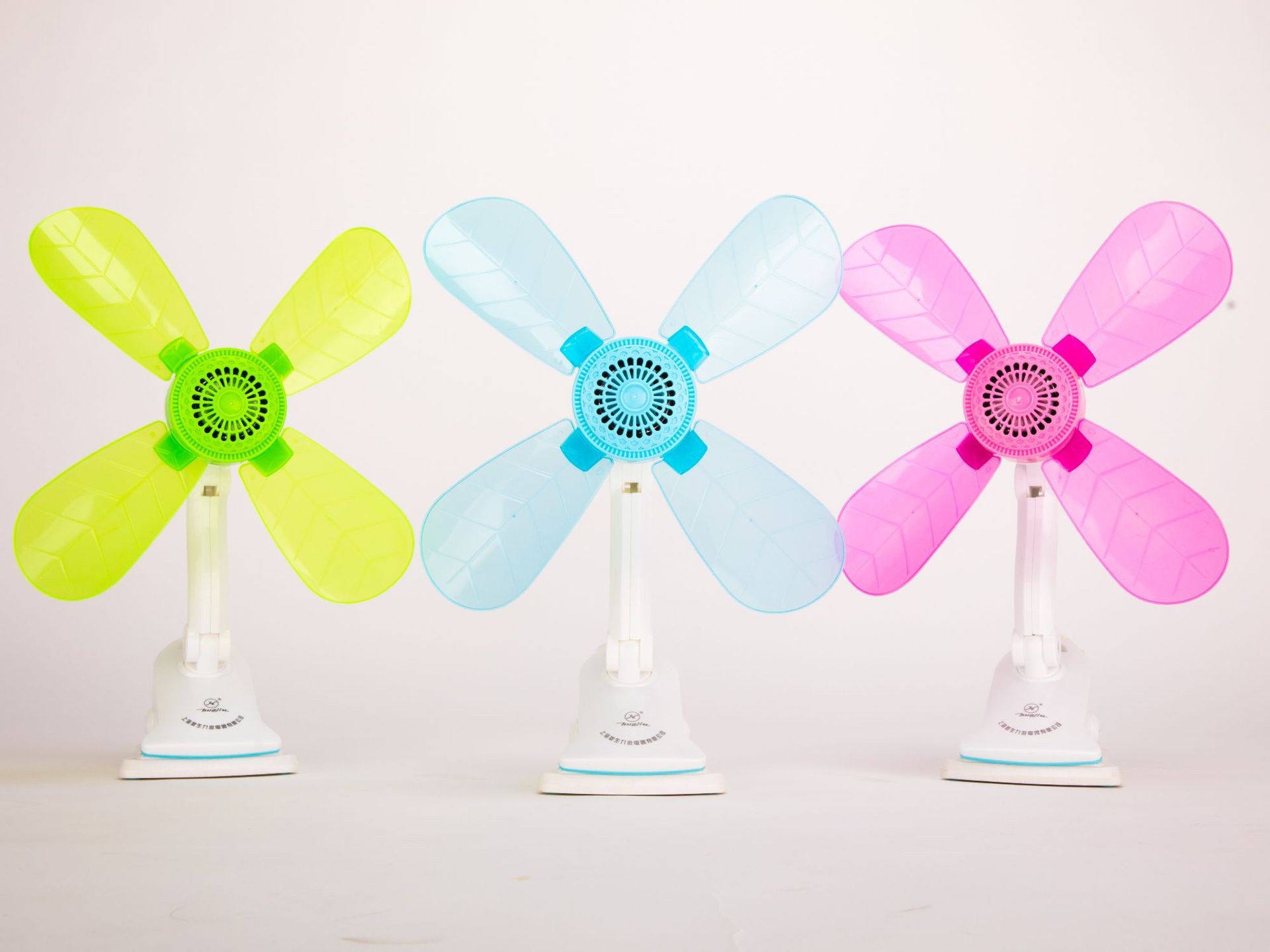 批发迷你电风扇四叶透明风叶小夹扇大风力学生宿舍用赠品外贸出口