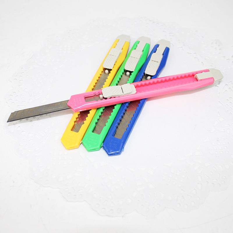 r19小号美工刀学生美工刀 办公文具裁纸刀学生手工裁剪刀804