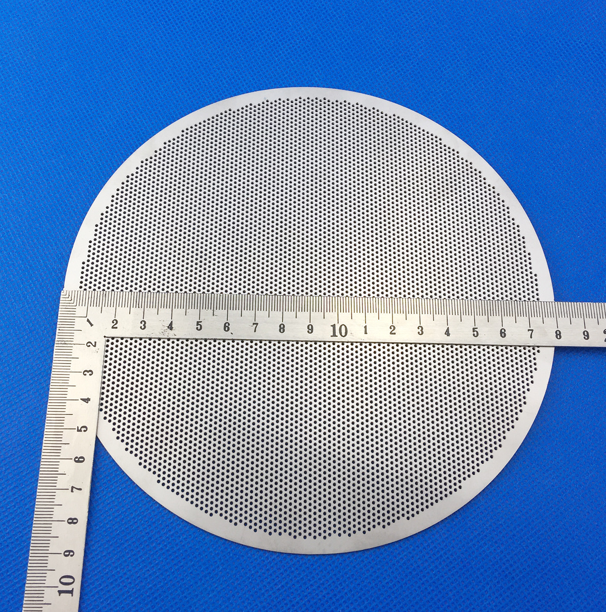 厂家定制 304不锈钢圆孔筛网 机械配件固体颗粒筛分用圆孔筛网