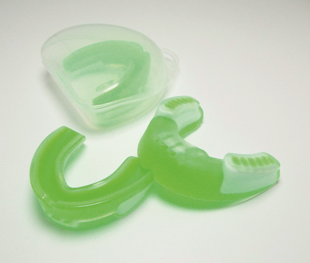 现货批发带气孔篮球运动牙套自由搏击运动护具mma拳击运动护齿