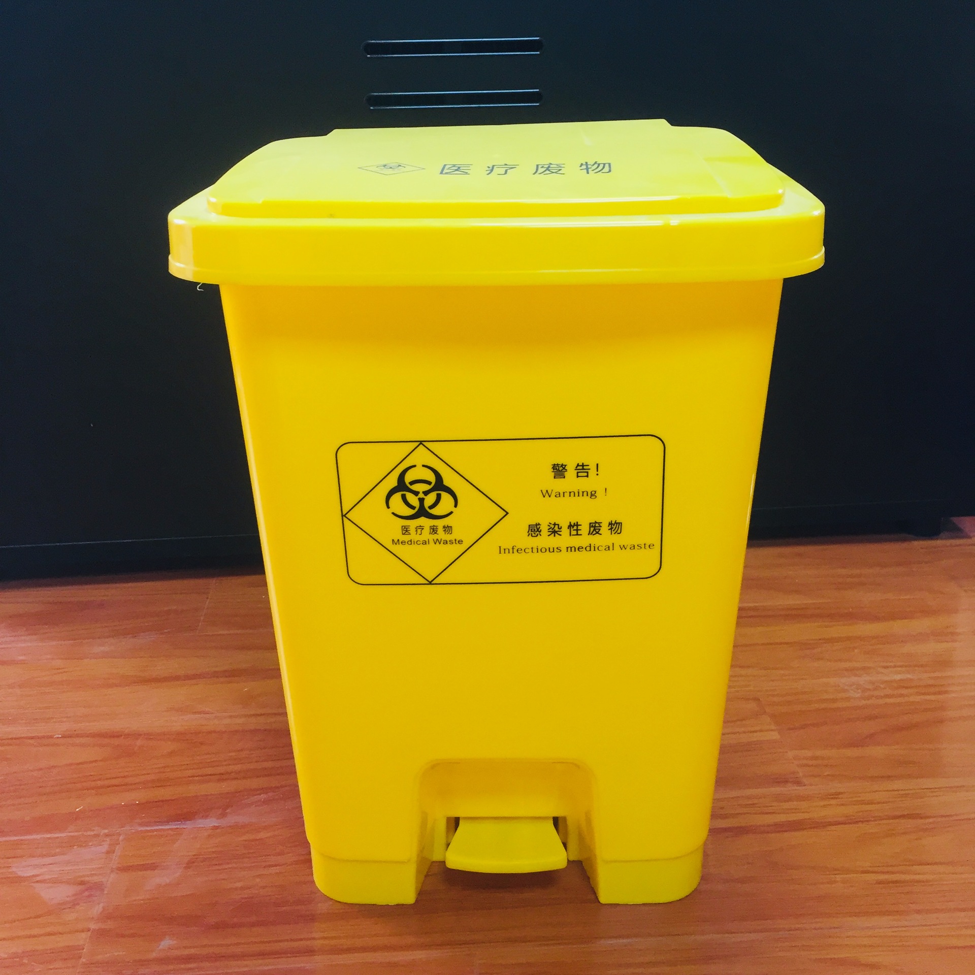 5cm 装箱数量:10个 重量:645g   20l医疗垃圾桶 尺寸:32*26*40cm