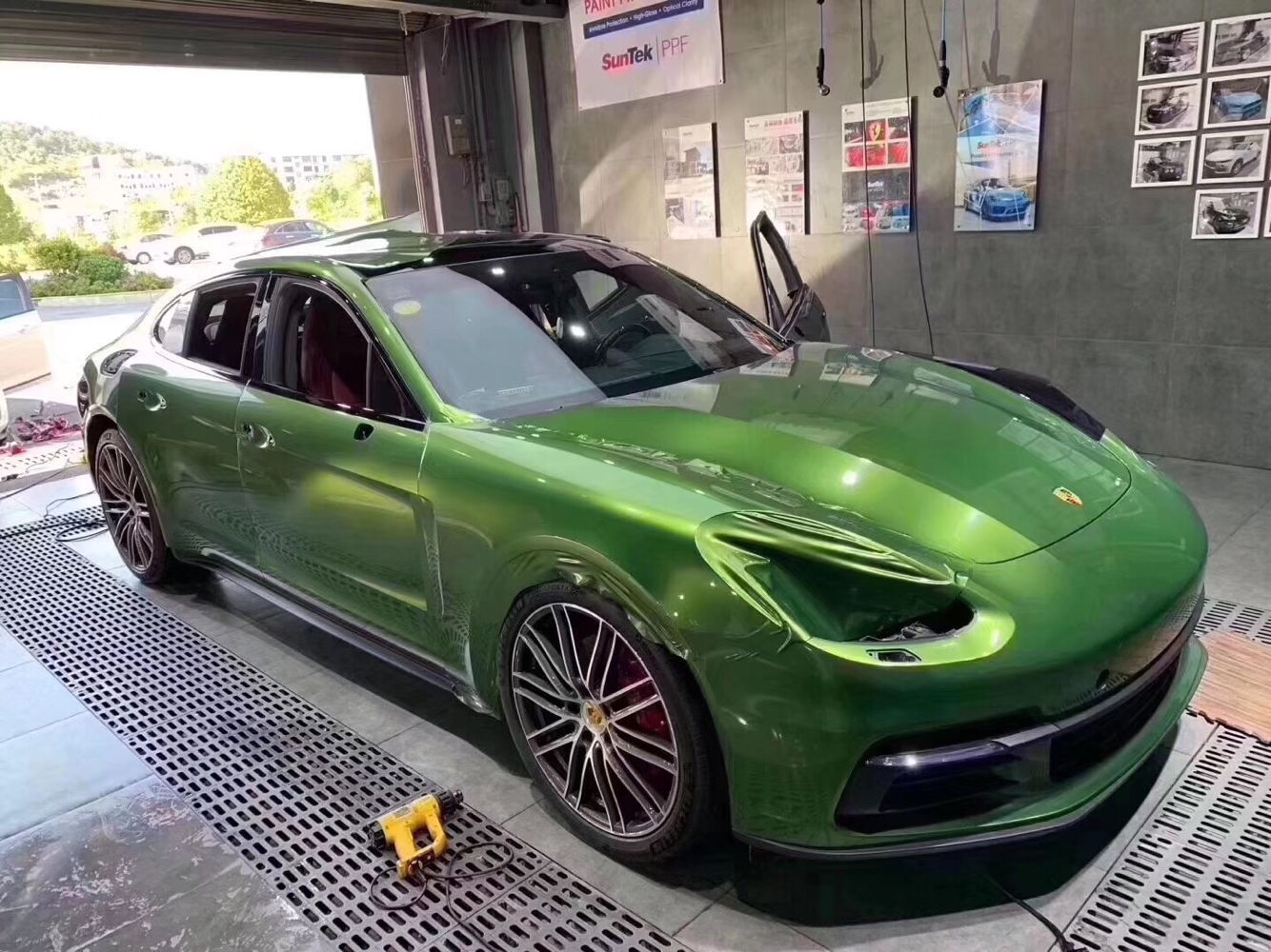 汽车超亮金属曼巴绿车身改色膜 原车漆亮面珠光金属高亮车身贴膜