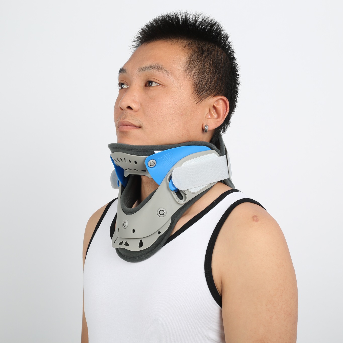 tj101颈托iii型(塑料型)可调节颈托颈椎牵引器家用颈部固定支具