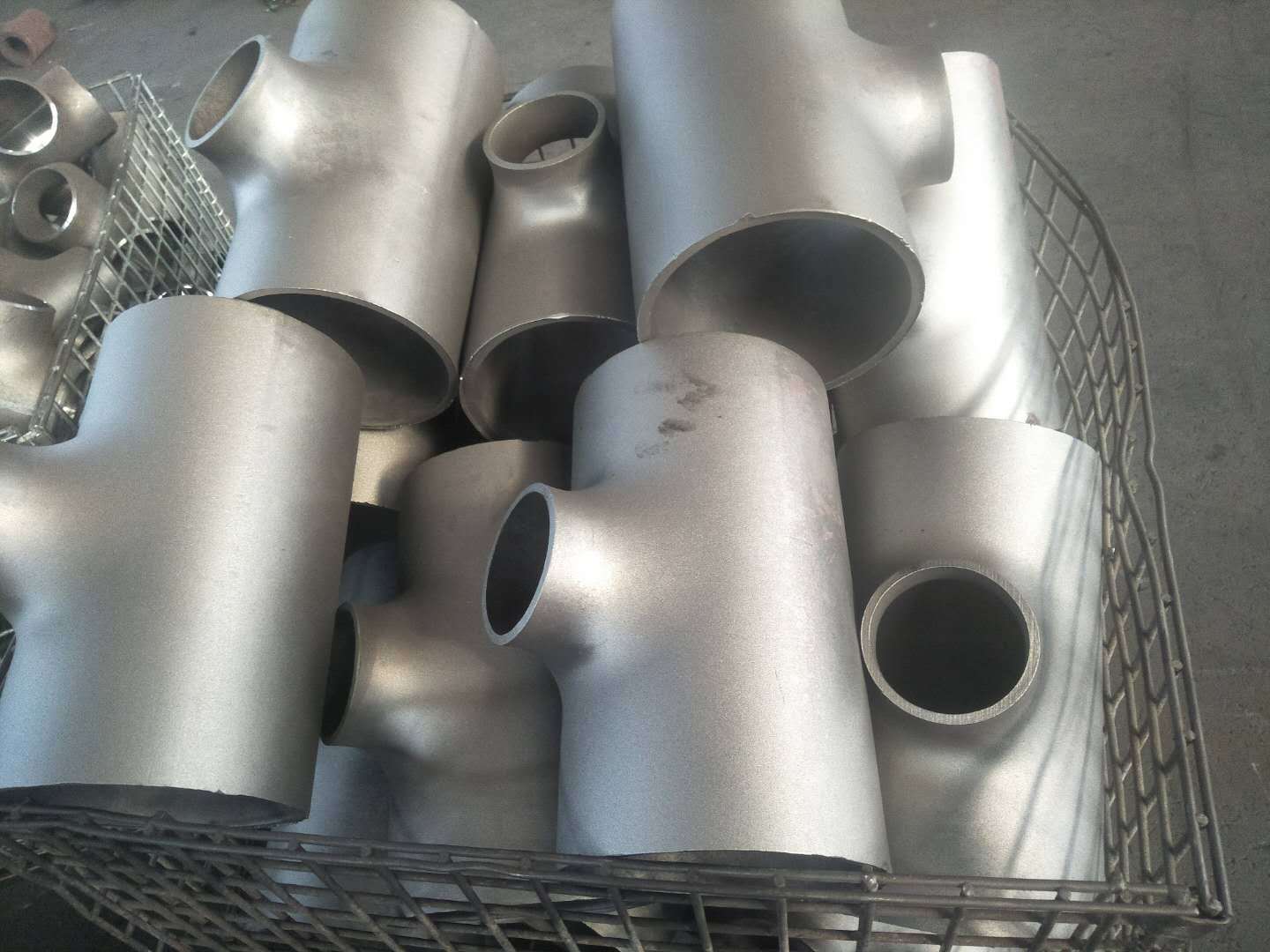 现货供应碳钢三通异径无缝三通国标焊接三通支持定做博创