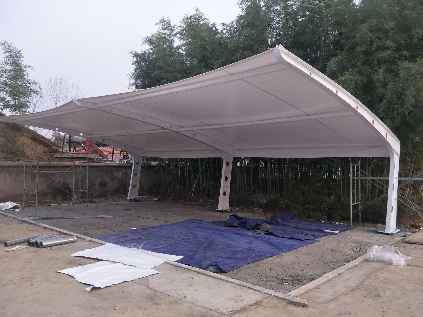 建筑pvc膜布膜结构停车棚膜材加工 自行车收费站遮阳雨棚