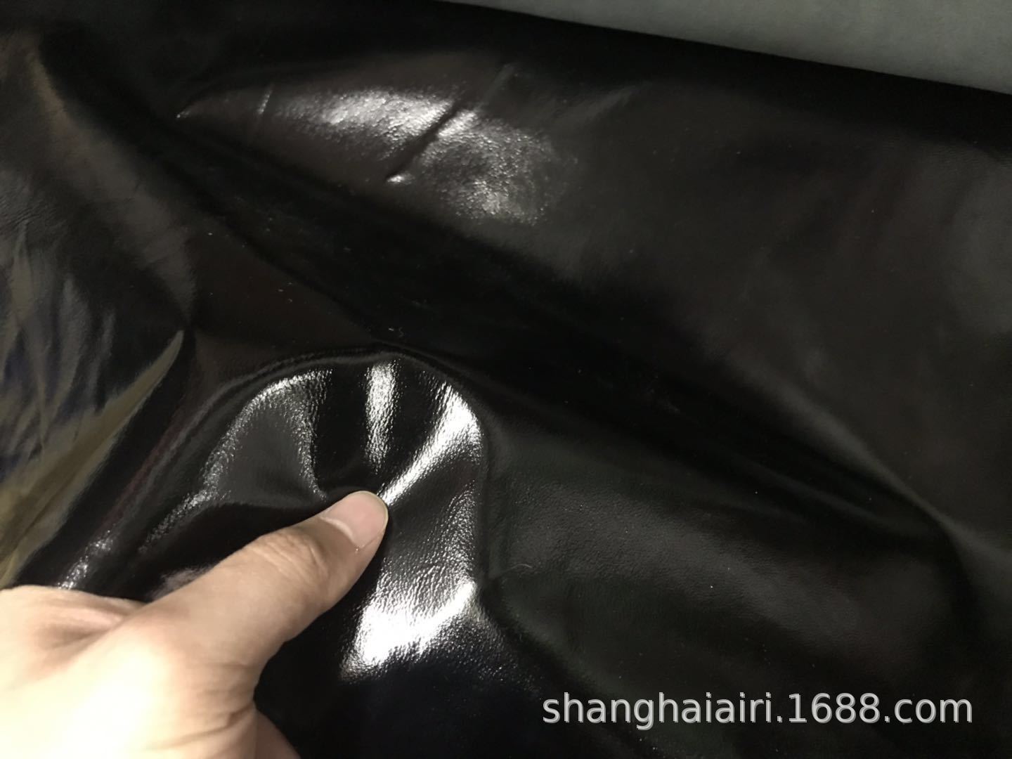 黑色漆面羊皮头层羊漆皮服装真羊皮皮料亮光皮