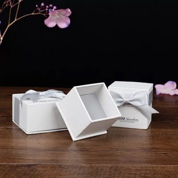 高档耳钉盒子包装盒制定手镯硬纸盒吊坠盒正方形首饰品盒徽章盒