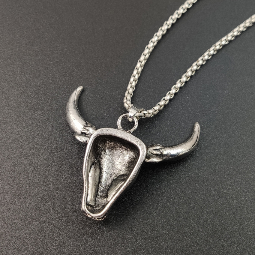 速卖通欧美境外热销复古朋克饰品 钛钢煮黑做旧绿松石牛头吊坠男