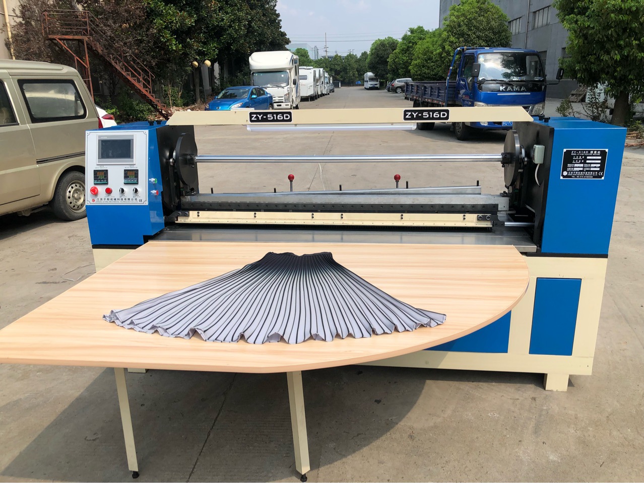 zy-516电脑打褶机,褶景机,压褶机机,全伺服双用压折机