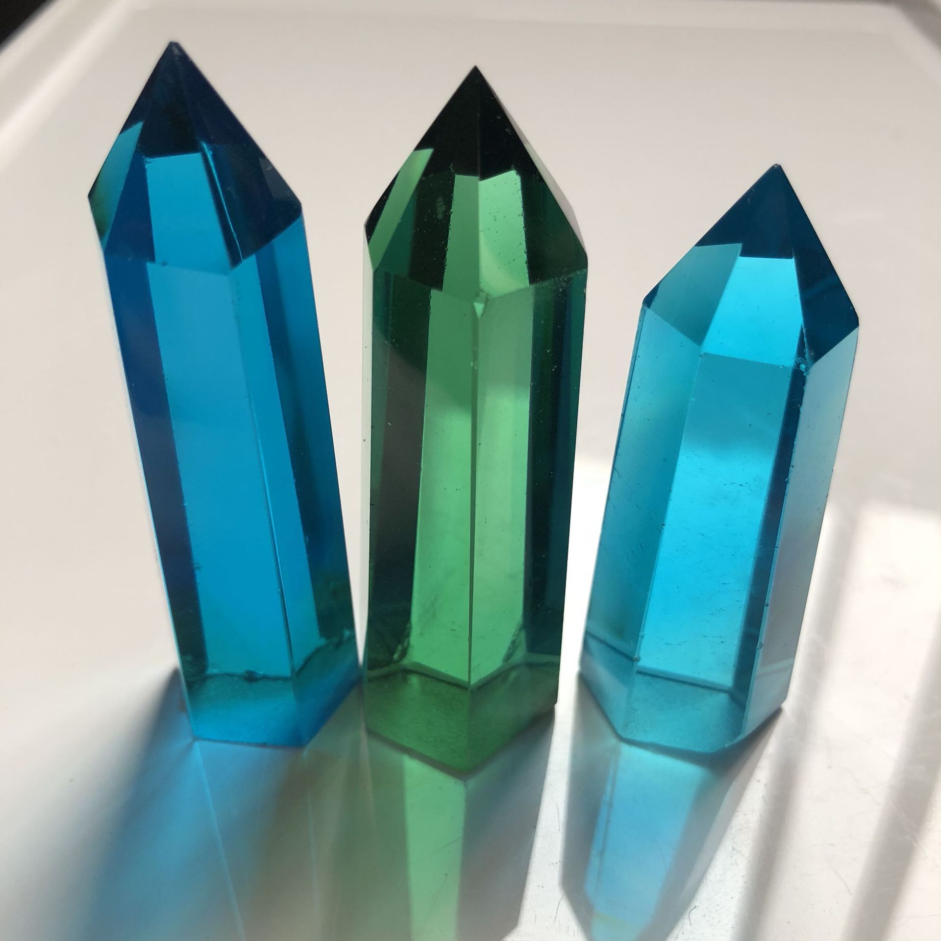 蓝绿安德鲁光工水晶柱