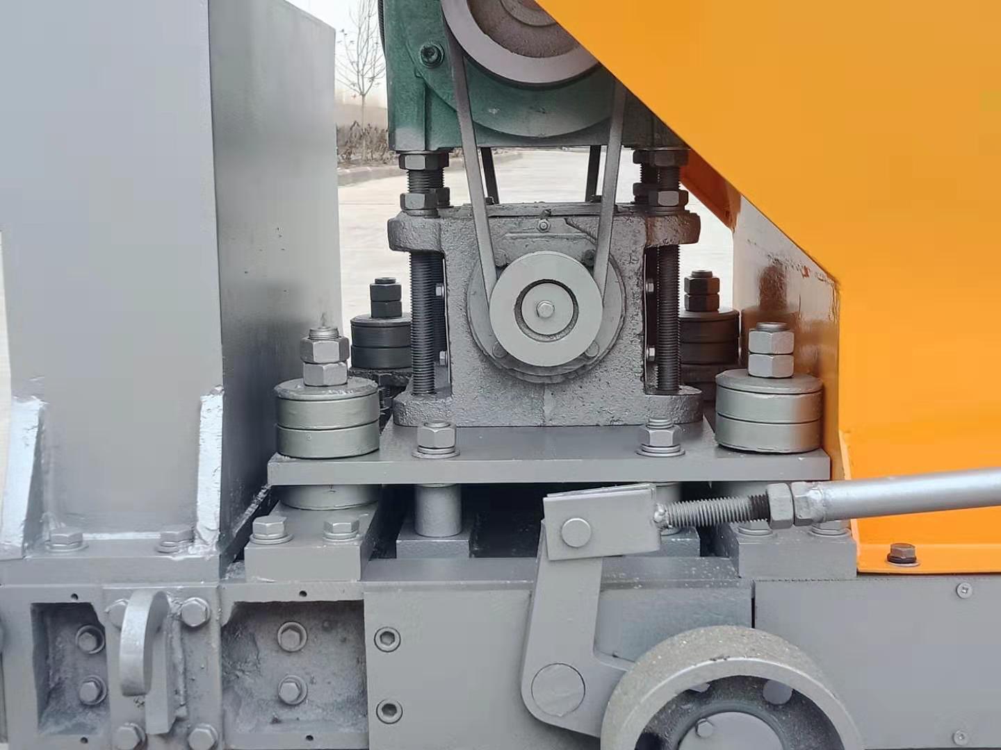 新型轻质隔墙板机是建材生产加工设备墙板机械新型空心墙板挤压机